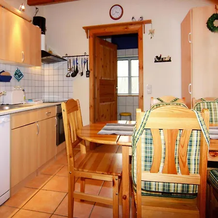 Im Hafendorf Auf Ruegen Tatil Evi Vieregge