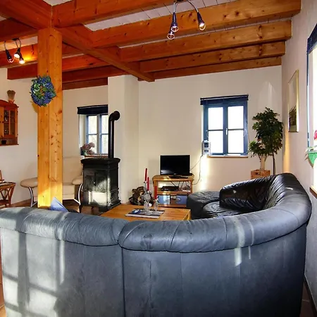 Im Hafendorf Auf Ruegen Tatil Evi Vieregge